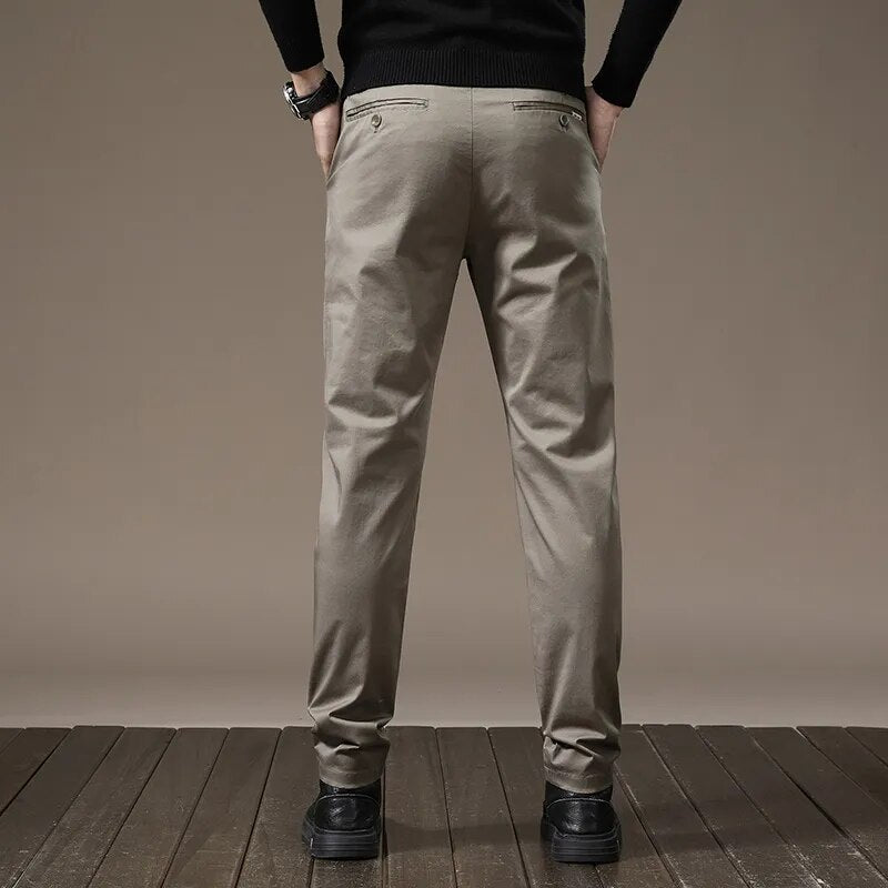 Calça Chino em Sarja Masculina - Linha Contemporânea