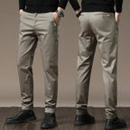 Calça Chino em Sarja Masculina - Linha Contemporânea