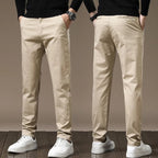 Calça Chino em Sarja Masculina - Linha Contemporânea