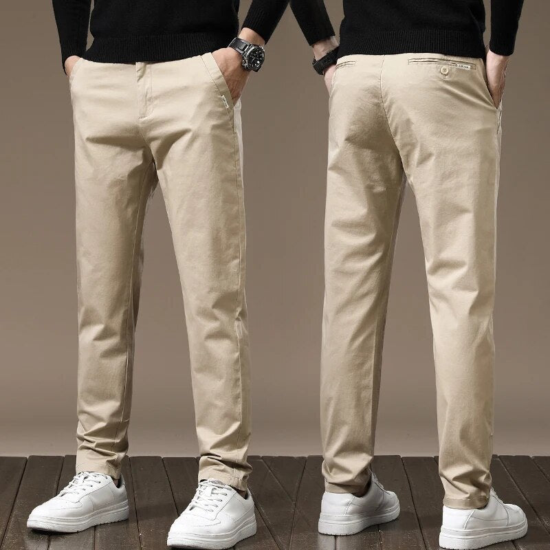 Calça Chino em Sarja Masculina - Linha Contemporânea