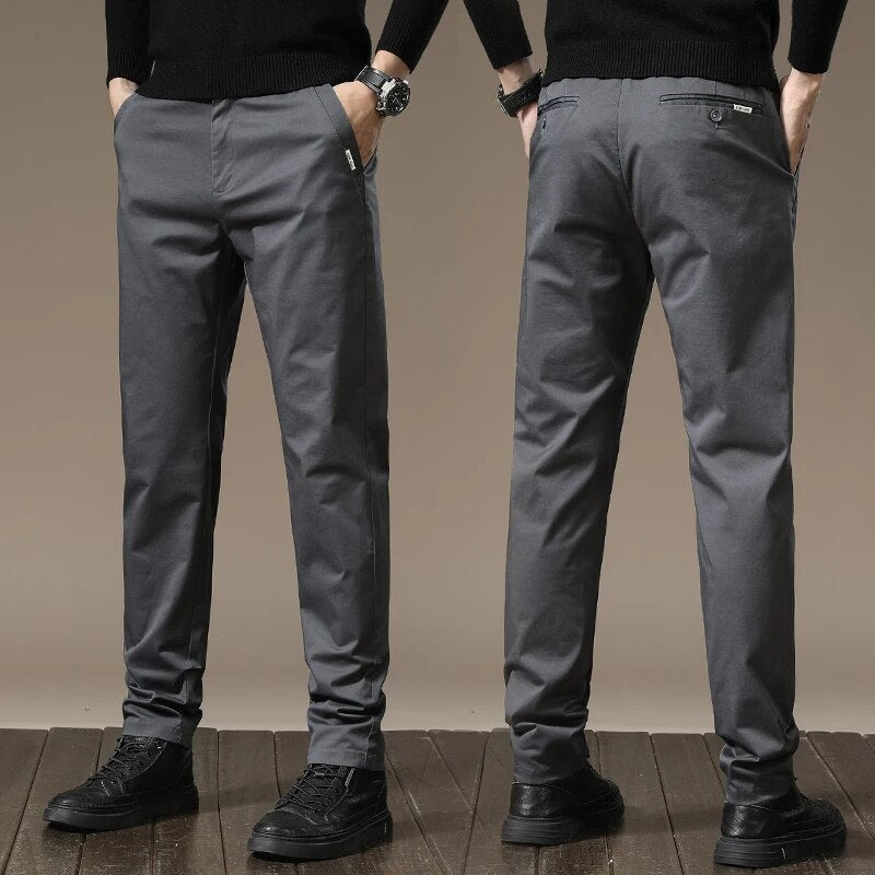 Calça Chino em Sarja Masculina - Linha Contemporânea
