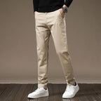 Calça Chino em Sarja Masculina - Linha Contemporânea