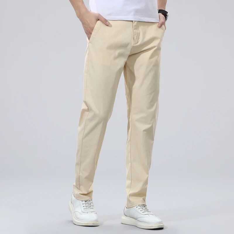 Calça Chino em Sarja Masculina - Linha Essencial