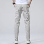 Calça Chino em Sarja Masculina - Linha Essencial