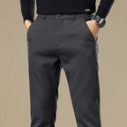 Calça Chino em Sarja Masculina - Linha Urbana