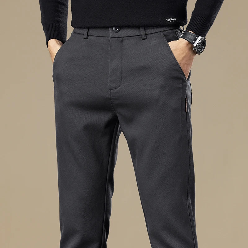 Calça Chino em Sarja Masculina - Linha Urbana