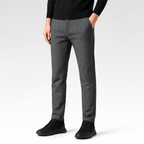 Calça de Alfaiataria Masculina - Clean — fundo cinza